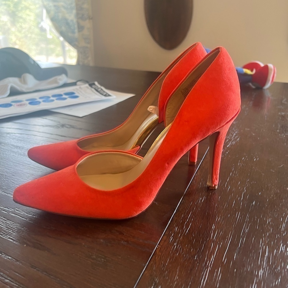 COPY - Pointed tow mid height stillelettos, never worn perfect spring color